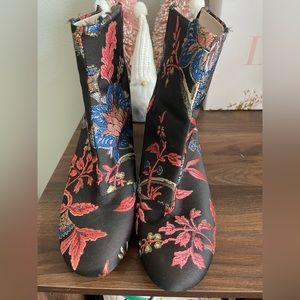 Zara Floral ankle heeled booties Size 5